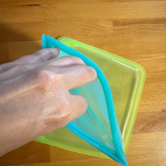 stasher reusable Silicone Food Storage Bags - Blue and Green - Picture 2 of 4